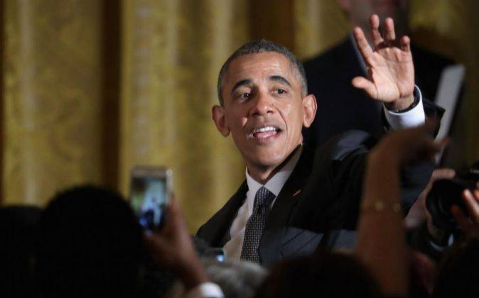 Obama bromea con registrarse en LinkedIn cuando deje la Casa Blanca