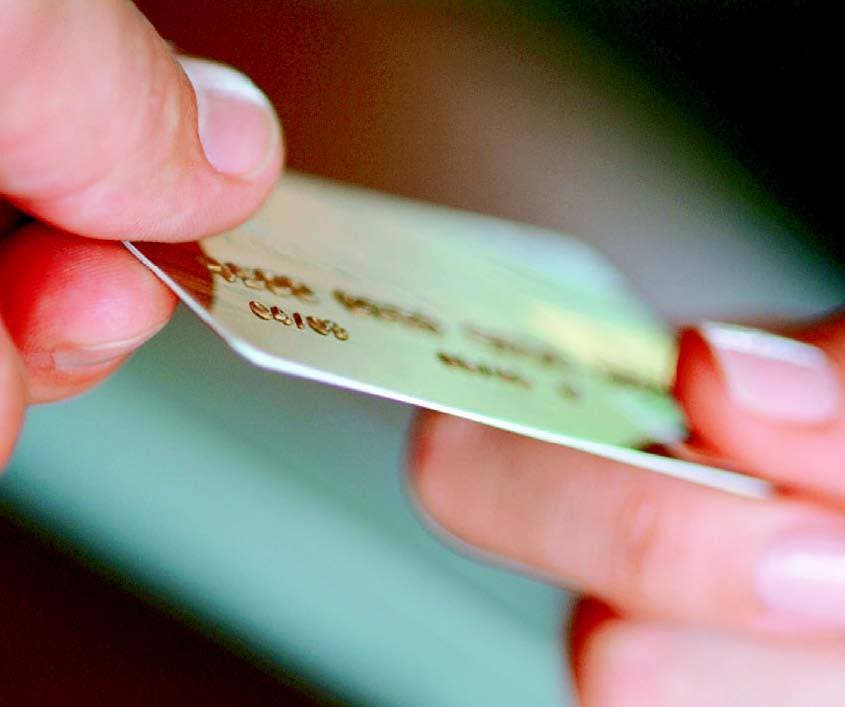 Pro Consumidor sancionará negocios cobren comisión por pagar con tarjetas de crédito
