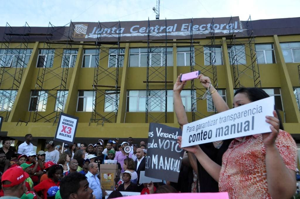 Harán más «Cadenas Humanas» en JCE en demanda de conteo manual; llaman a ciudadanía a protestar