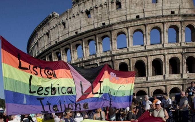 Italia legaliza las uniones entre homosexuales