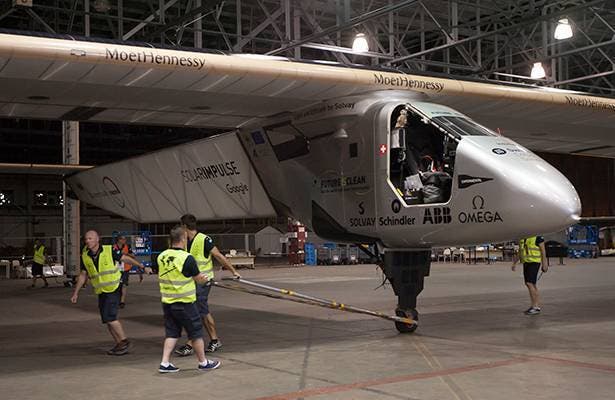 Avión de energía solar Solar Impulse 2 continúa su gira alrededor del mundo
