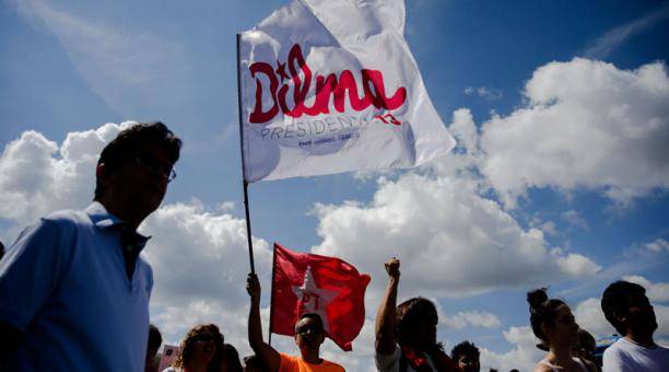 ¡Fuera golpistas!: manifestación pide regreso de Rousseff al poder