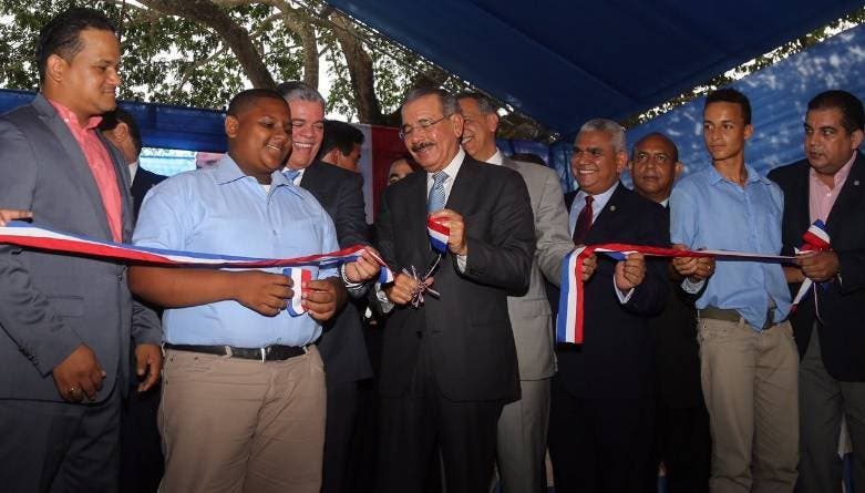 Presidente Medina inaugura tres centros educativos en Puerto Plata