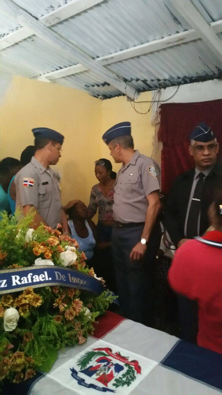 Jefe Policía asiste a velatorio de agente ultimado en el hospital de Higüey