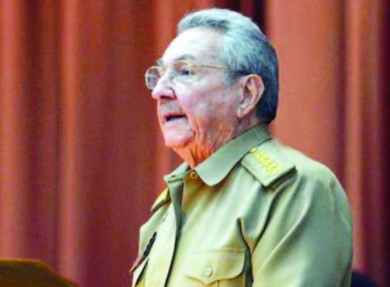 Raúl Castro entierra a dos hermanos en finca familiar