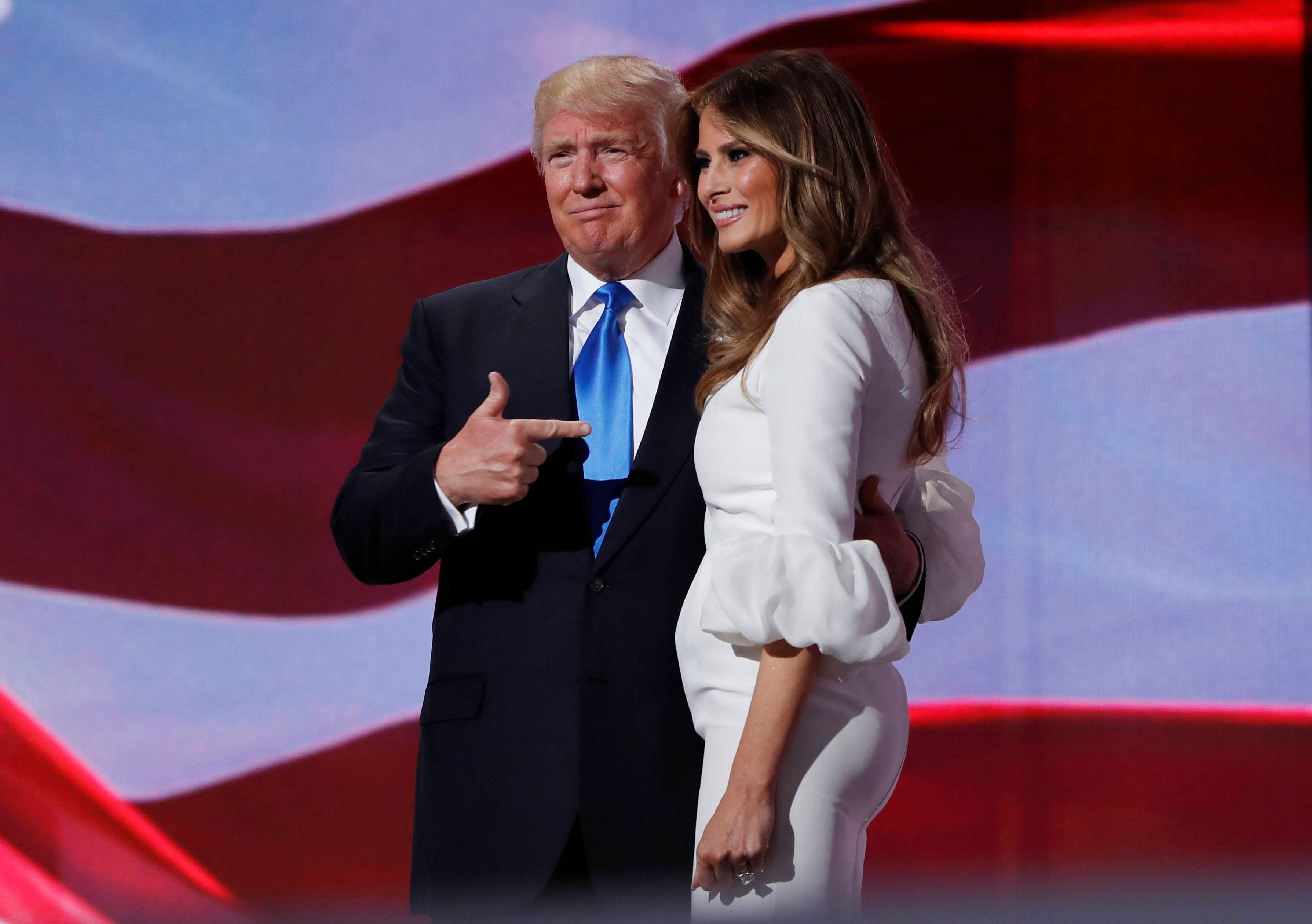Melania Trump tilda de “inaceptables y ofensivas” las palabras de su esposo