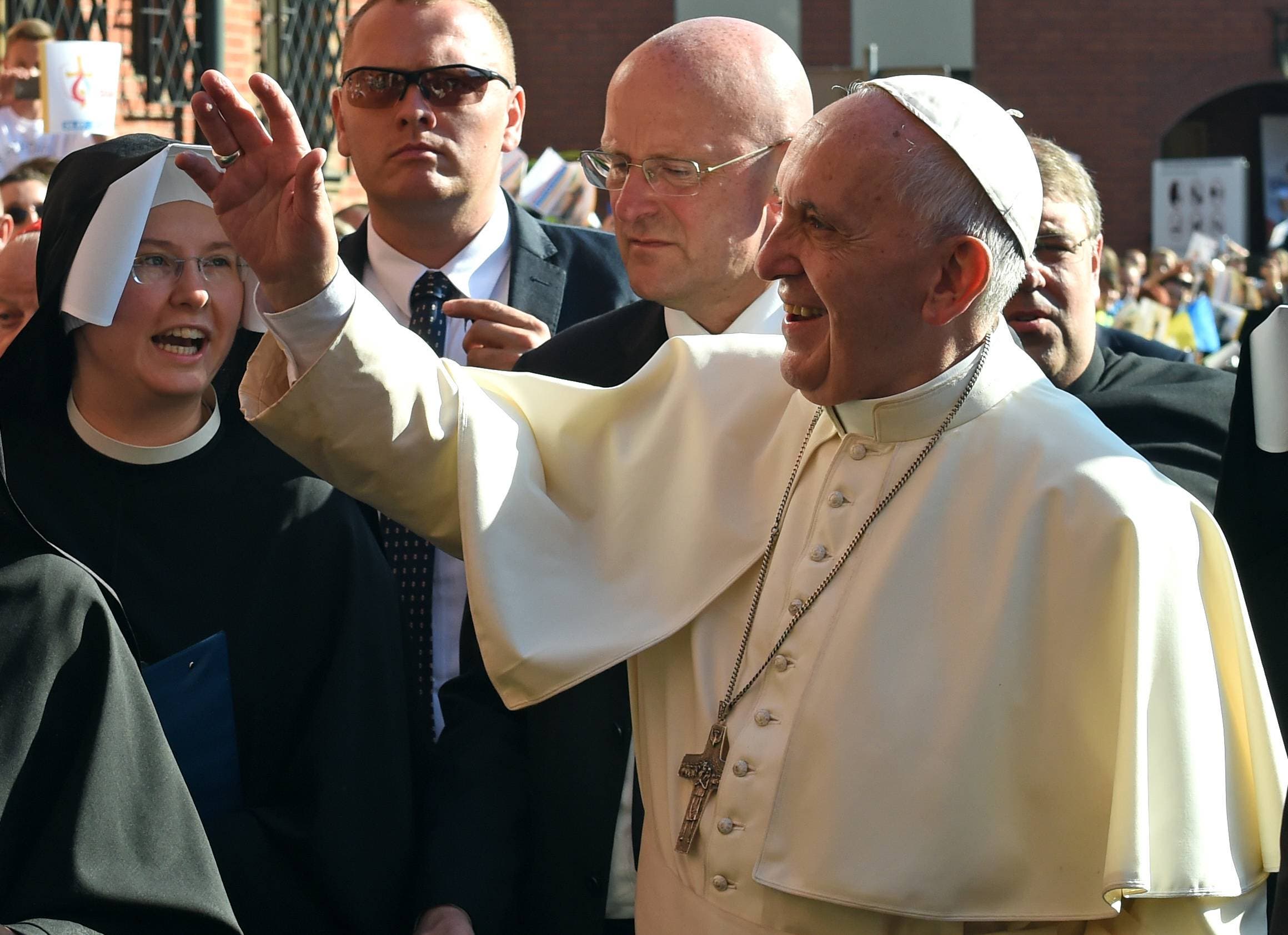 El papa pide en Polonia una Iglesia “abierta y tierna” con los débiles