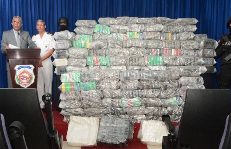 DNCD ocupa 919 paquetes de droga en una playa de San Pedro de Macorís