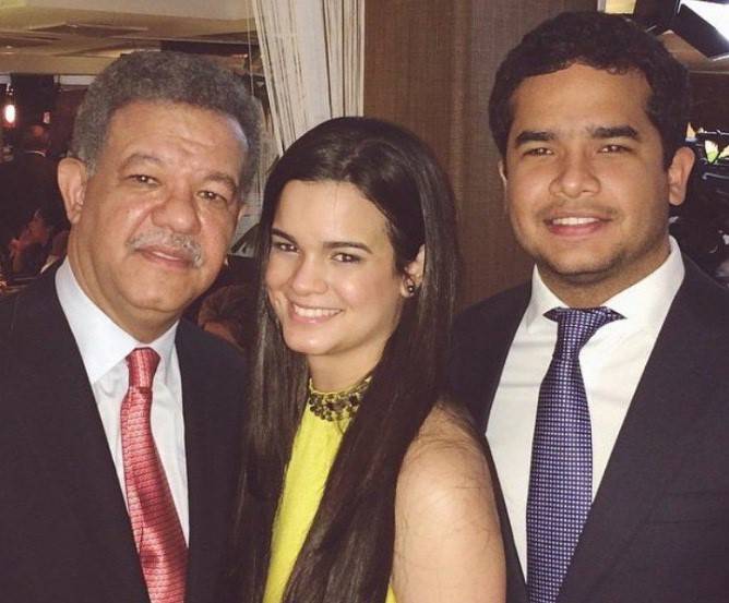 Leonel Fernández y su esposa  felicitan a los padres dominicanos  en su día
