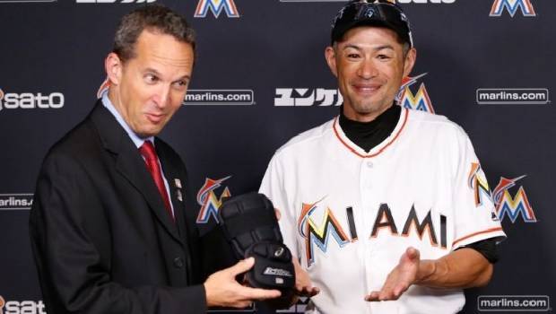 Ichiro dona objetos de su hit 3.000 al Salón de la Fama