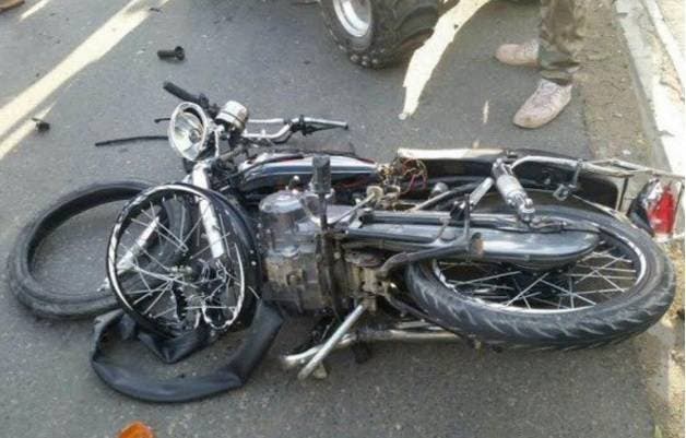 Mueren dos adolescentes al chocar la motocicleta en que viajaban con un camión