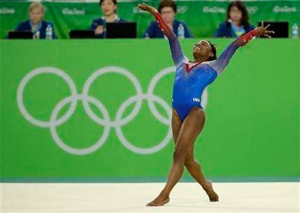 Gimnasta Simone Biles gana su cuarto oro en Río