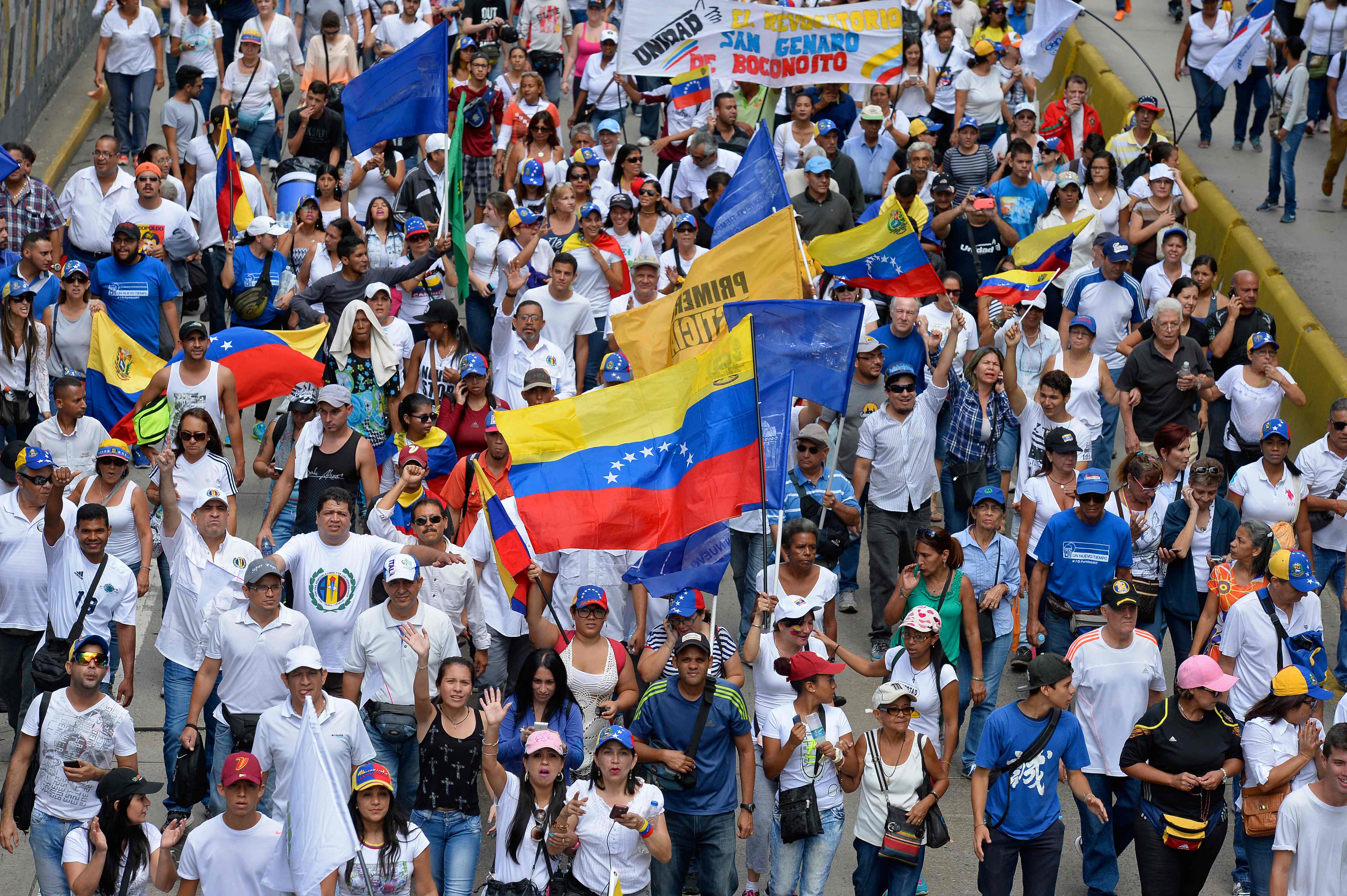 Oposición venezolana  desafía con nueva marcha a Maduro