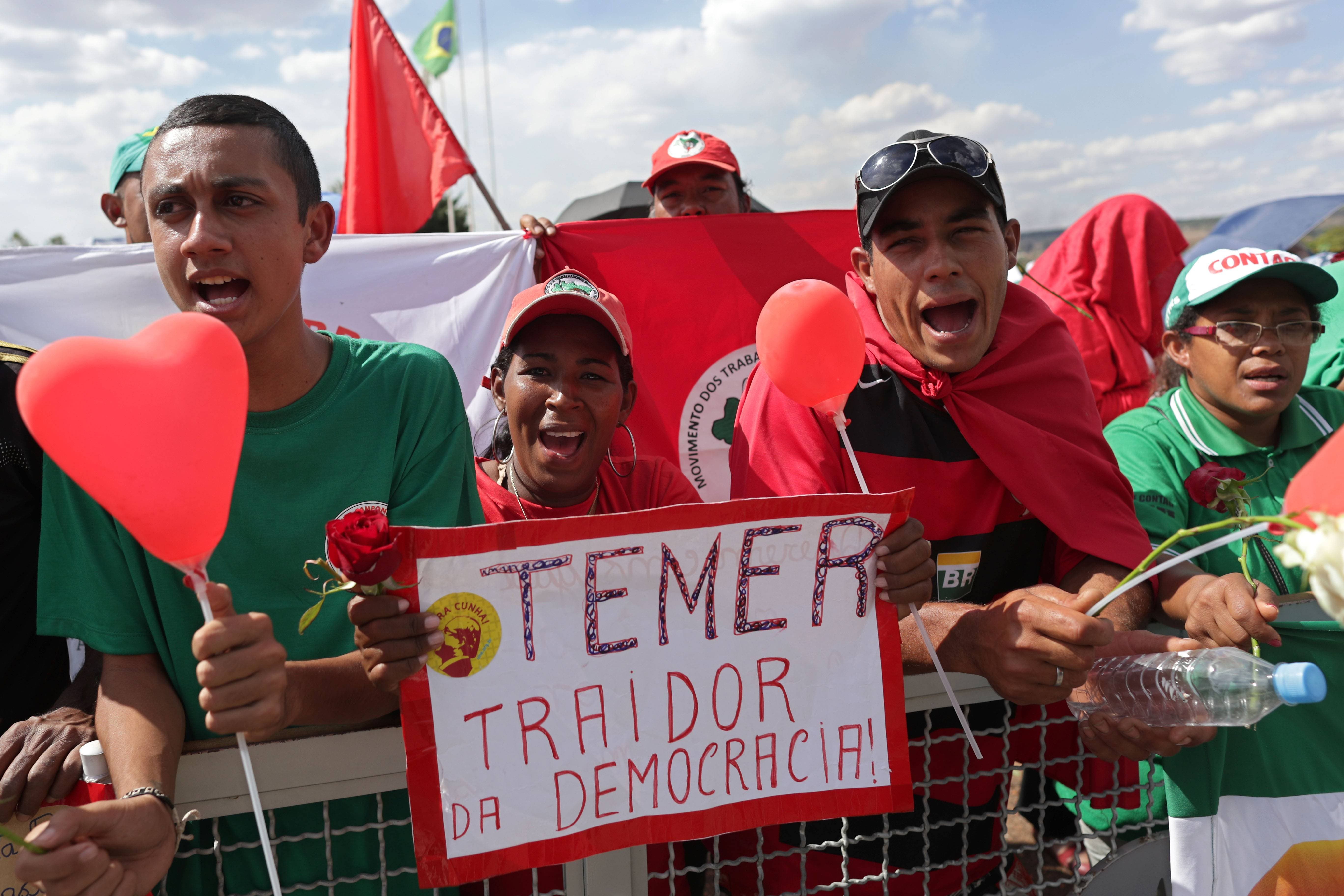 Temer encabeza desfile por independencia de Brasil entre aplausos y abucheos