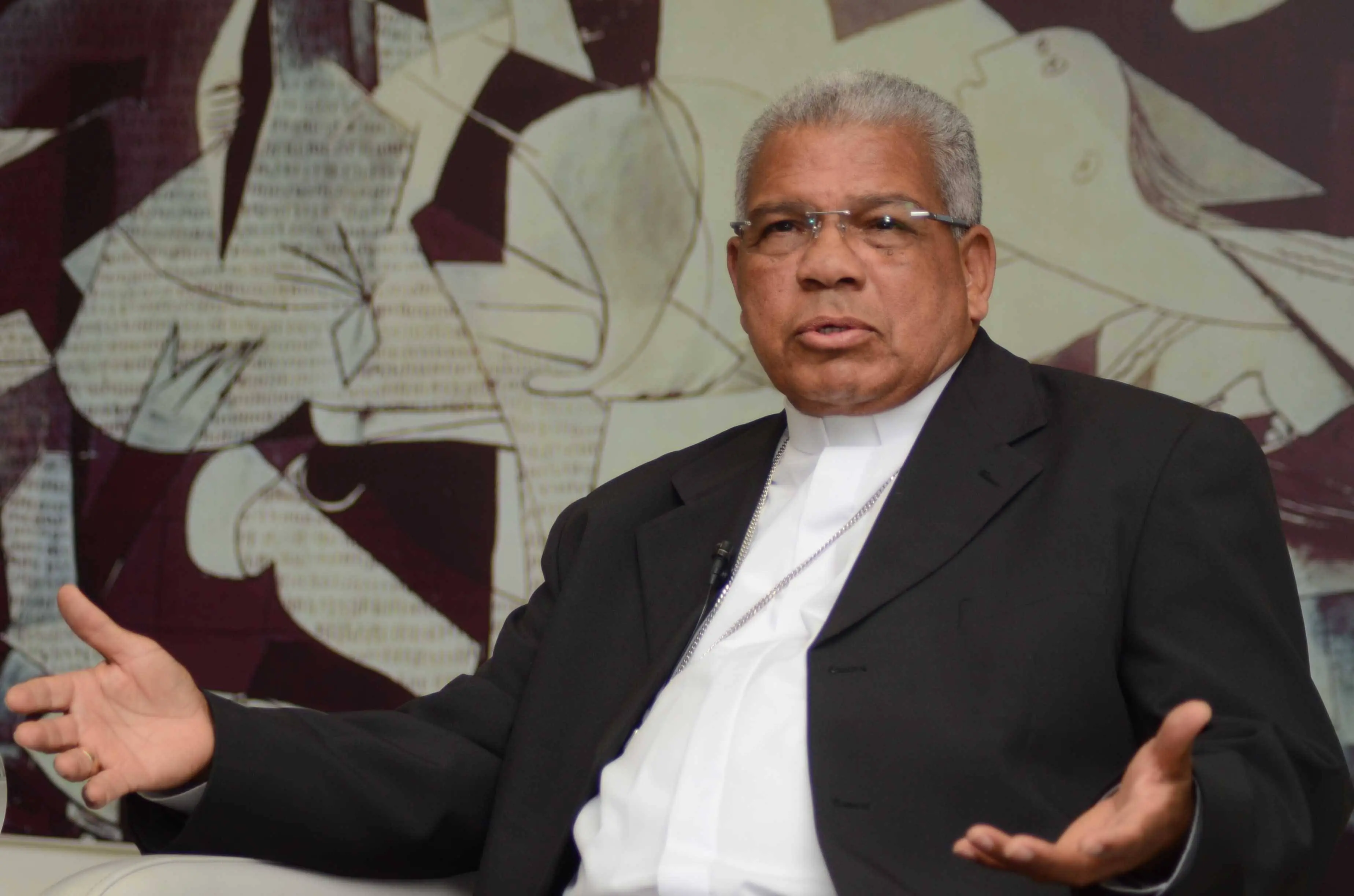 ¿Aceptará el nuevo Arzobispo de Santo Domingo el rango de Mayor General?
