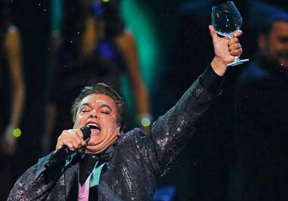Juan Gabriel gana el premio póstumo Luna del Auditorio
