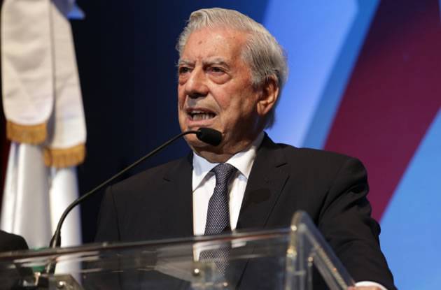 Vargas Llosa: “Hay que acercar la literatura a las estrellas»