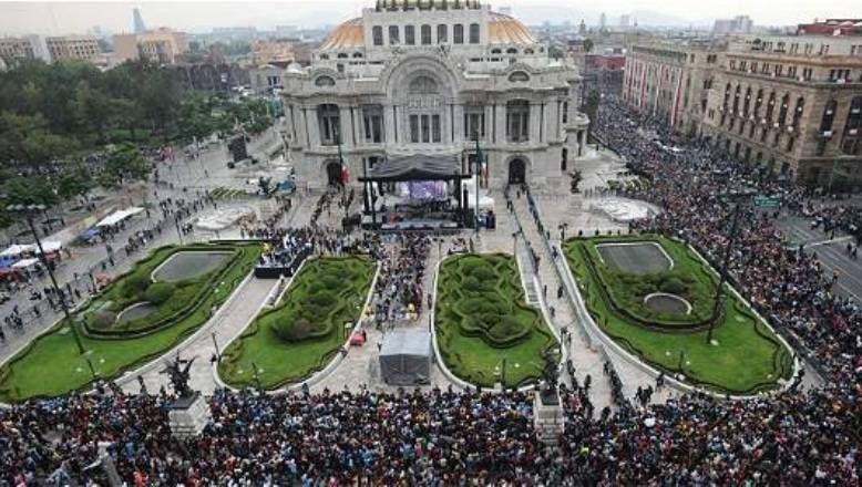Más de 700,000 personas despidieron a Juan Gabriel en Palacio de Bellas Artes