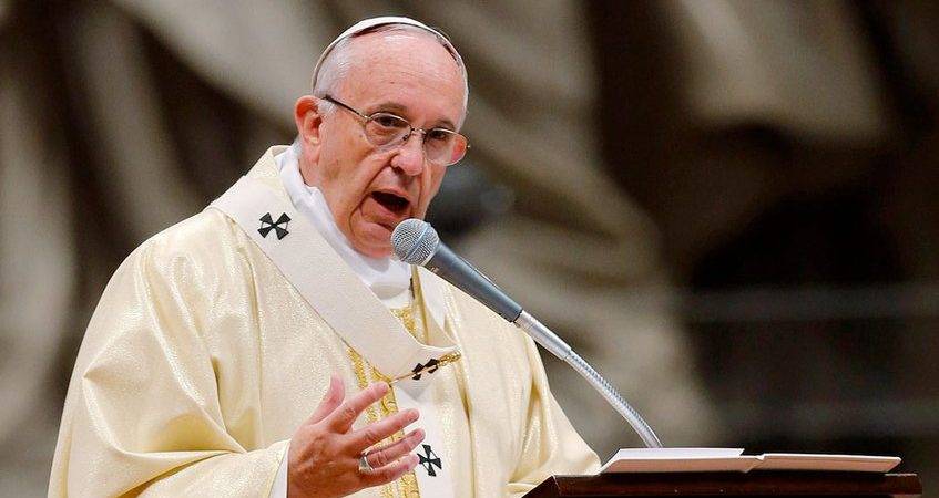 El papa reza en una Iglesia caldea por la “diáspora de los cristianos»