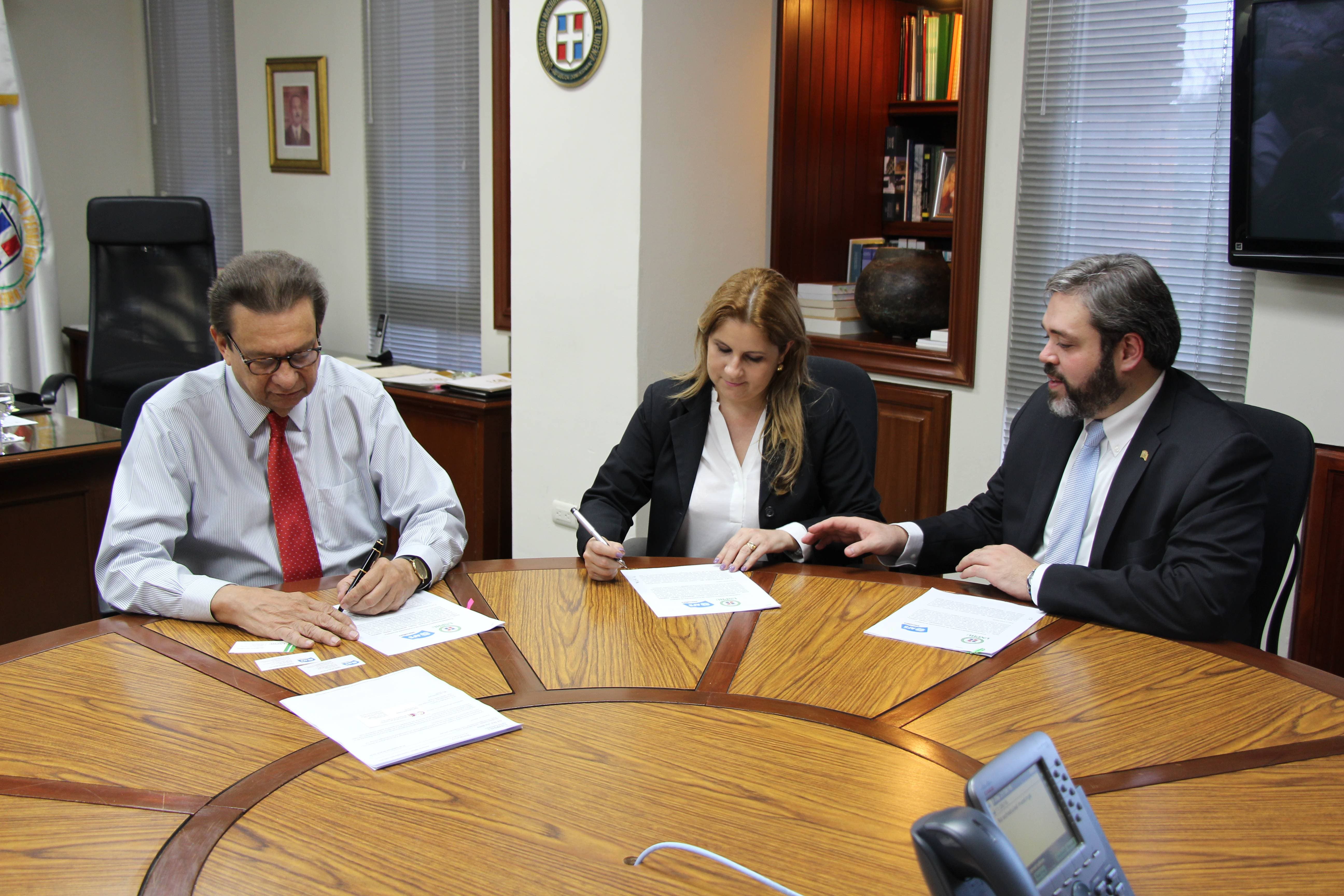AFS Intercultura firma acuerdo de cooperación académica con la UNPHU