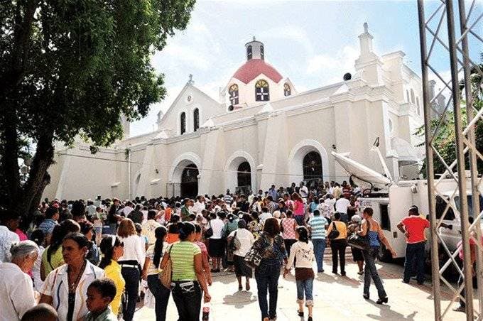 Miles de feligreses acuden al Santo Cerro por Día de la Virgen de las Mercedes