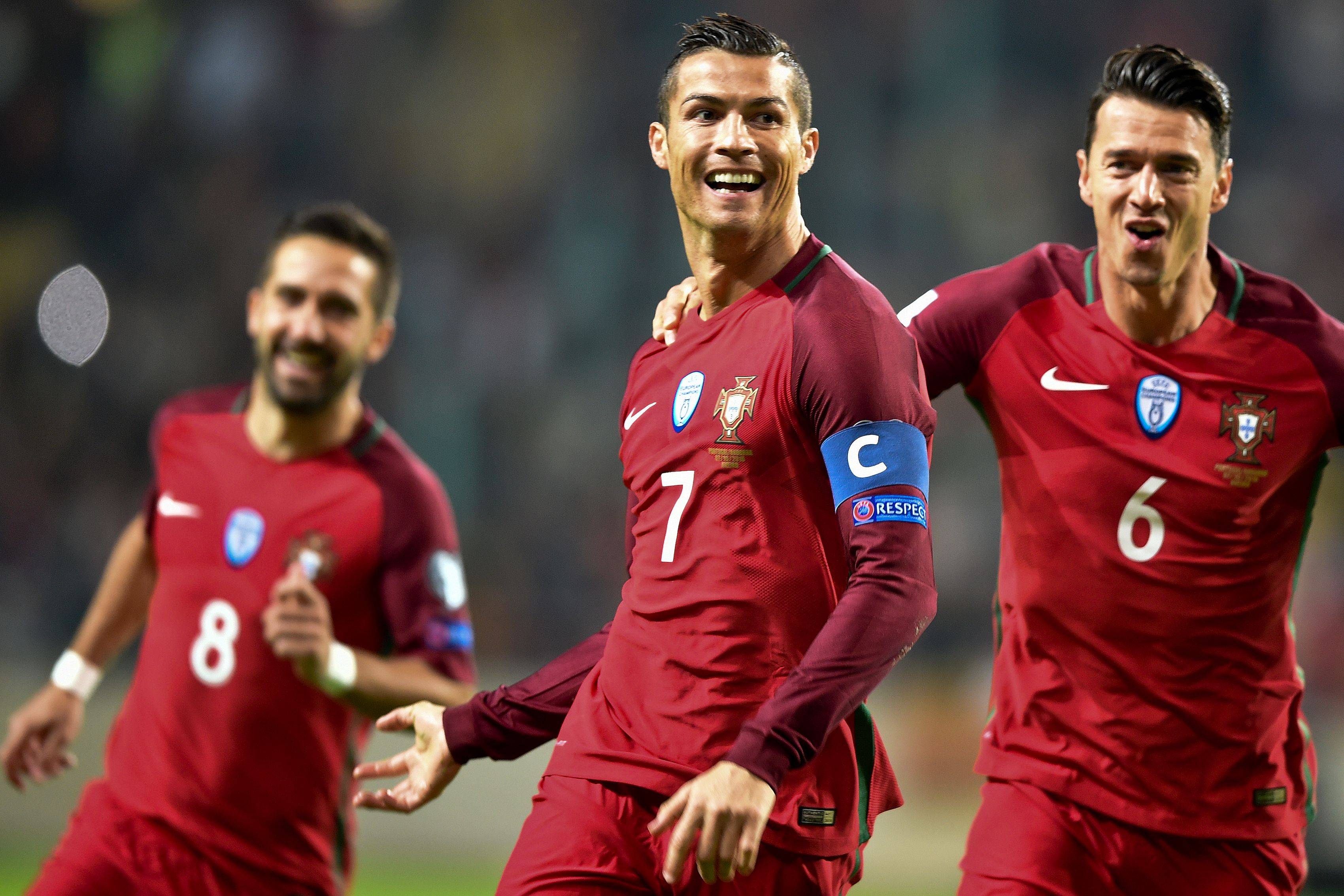 Ronaldo marca cuatro goles en su regreso y Portugal revive