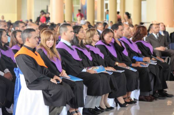 Centro UASD-Bonao gradúa 161 nuevos profesionales en distingas áreas