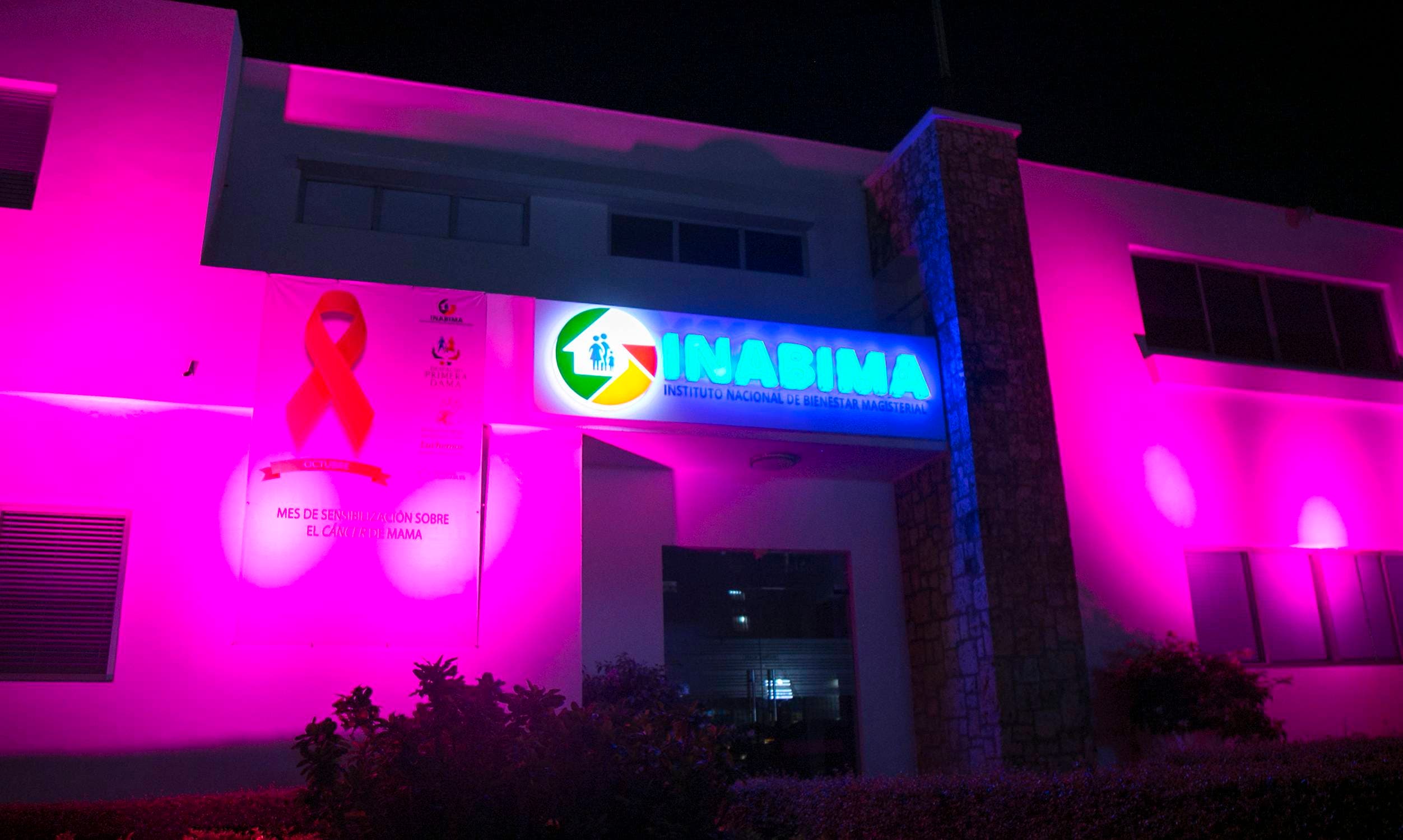 INABIMA ilumina de rosado sus instalaciones en apoyo  al Mes de Sensibilización del Cáncer de Mama