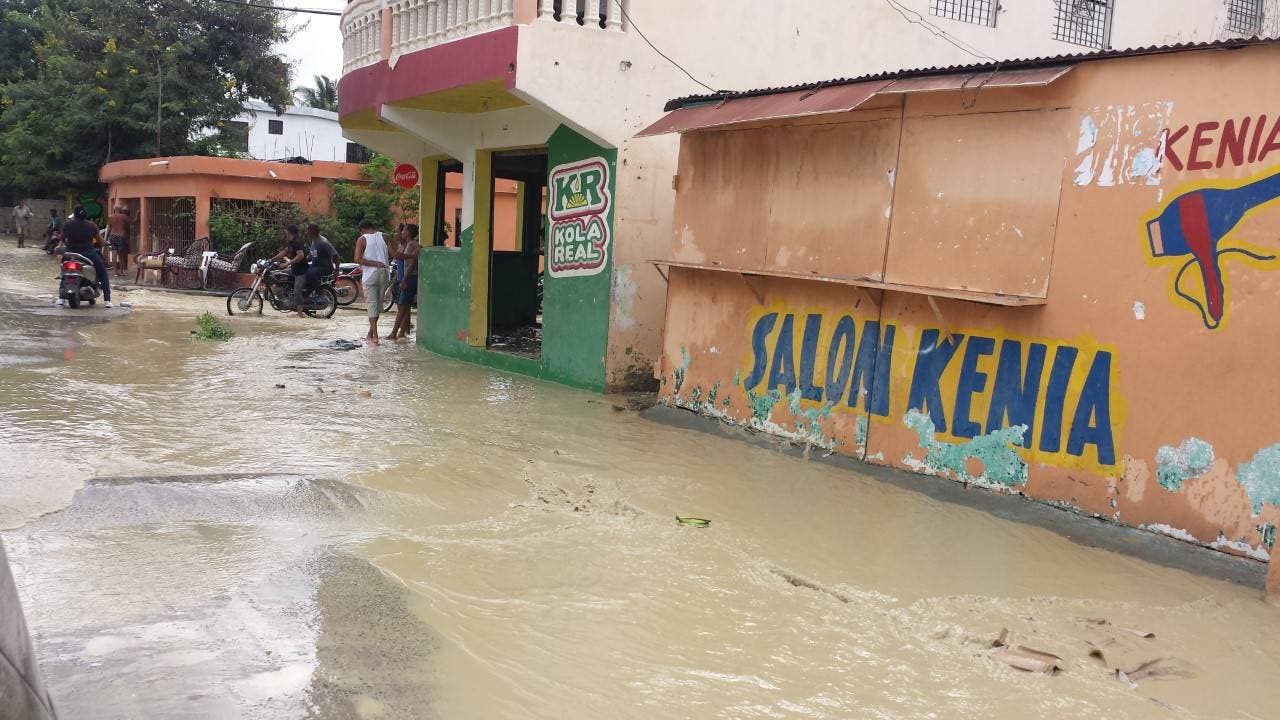 Arroyo inunda municipio Vicente Noble; hay pérdidas cuantiosas