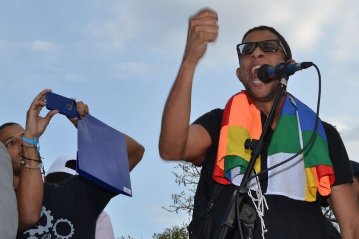“Los pájaros (homosexuales) no nos vamos del Parque Duarte, aunque quieren sacarnos de la Zona Colonial”, dice activista