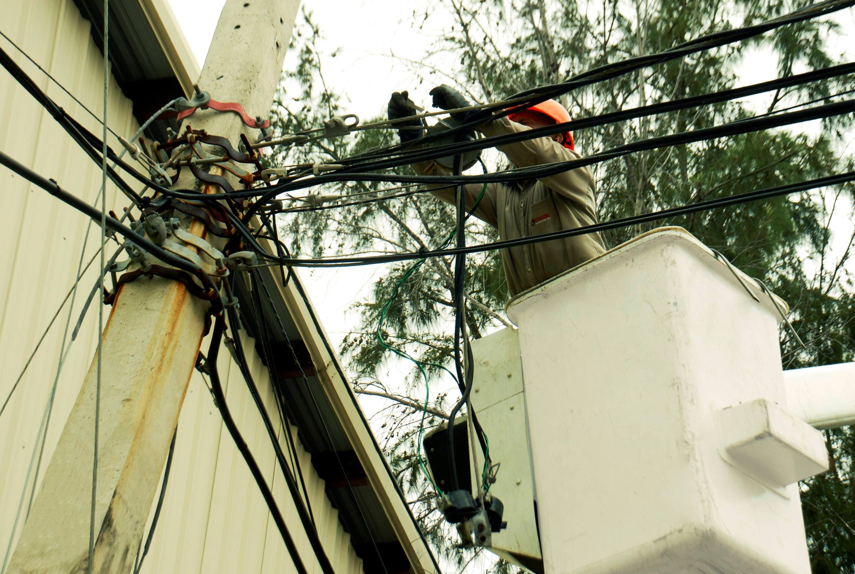 Edesur Dominicana informa que reestablece servicio eléctrico luego de huracán Matthew