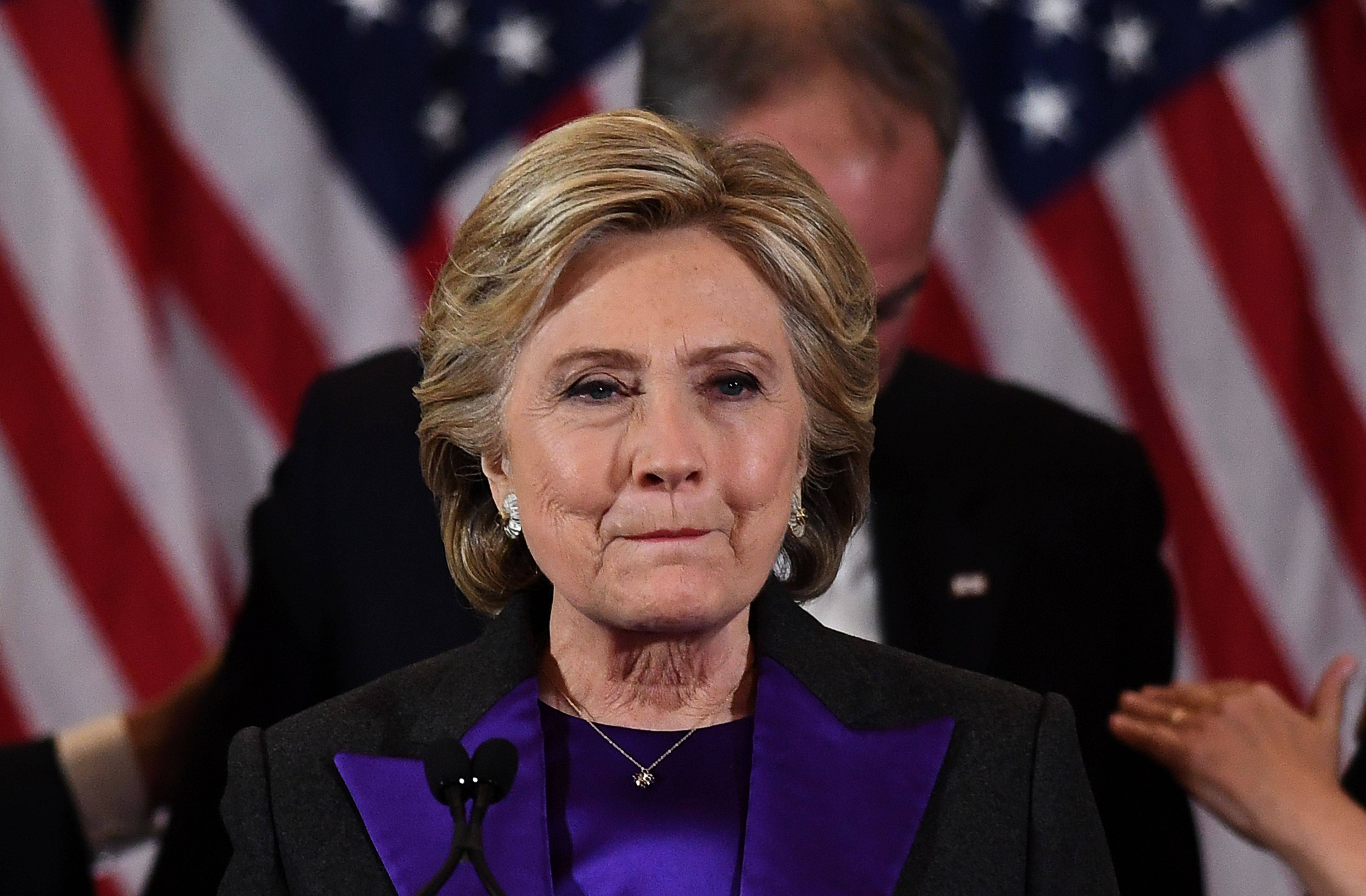 Hillary Clinton lamenta su derrota y le desea éxito a Trump