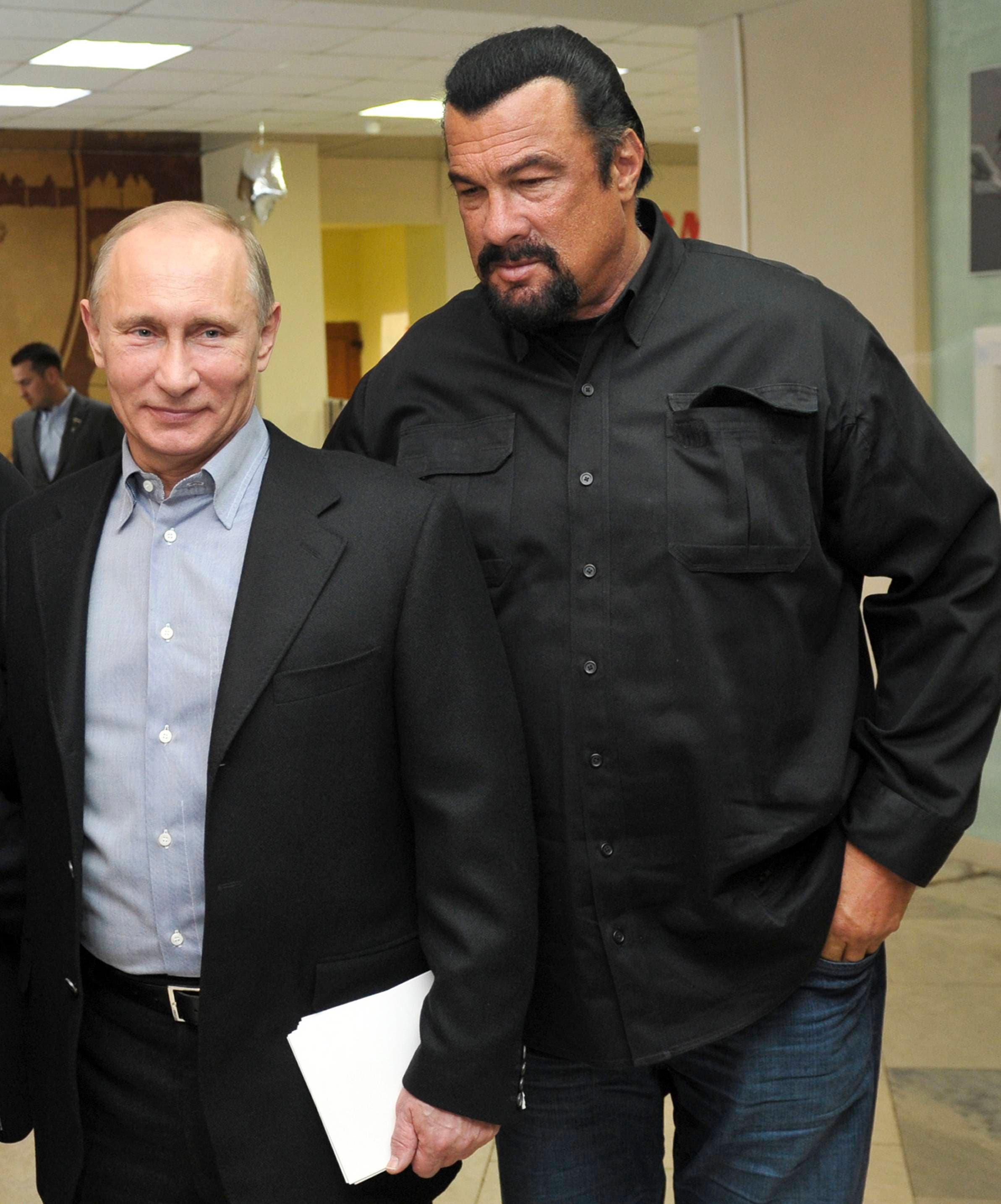 Putin concede la ciudadanía rusa al actor estadounidense Steven Seagal