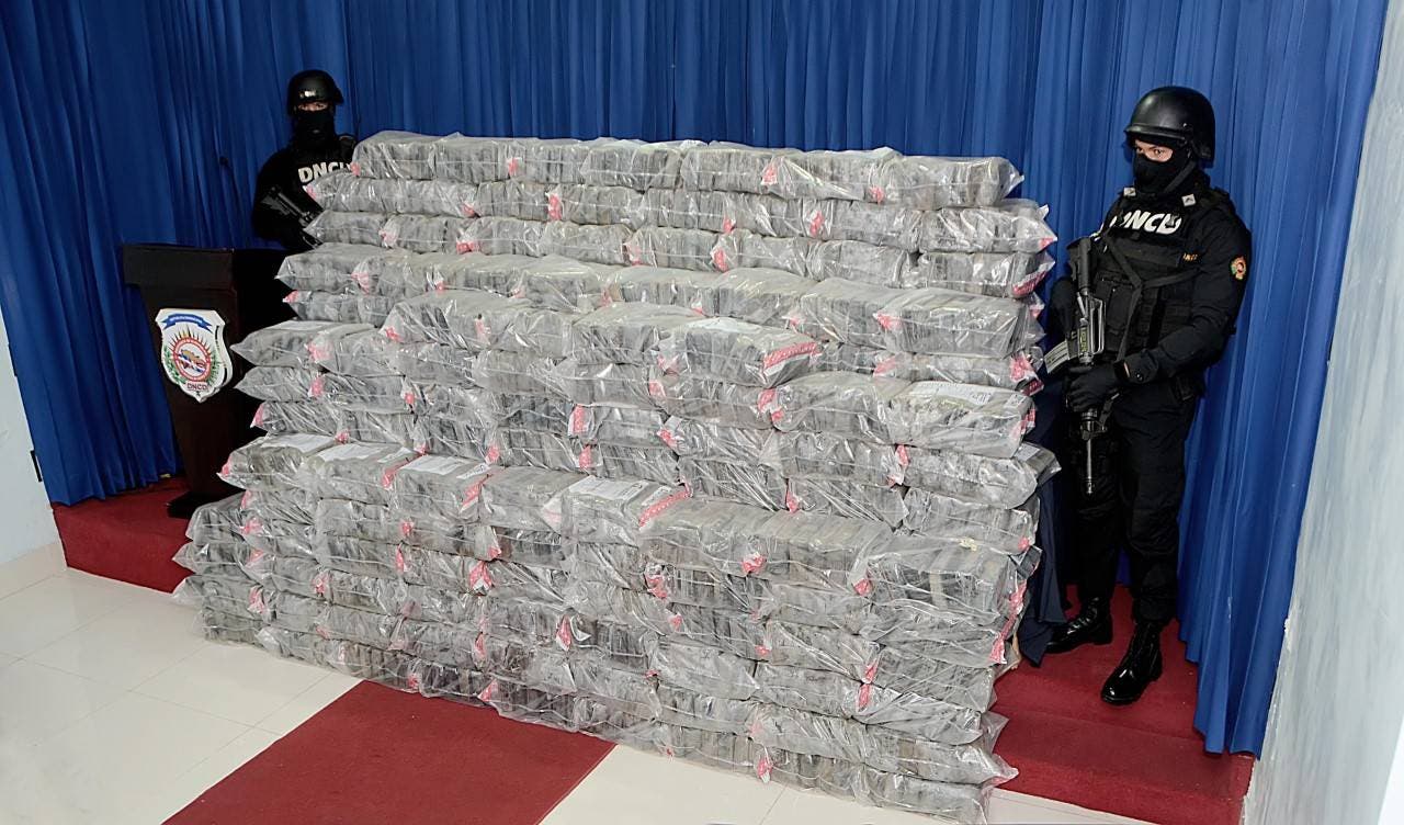 DNCD decomisa más de 1, 000 paquetes de droga en Peravia