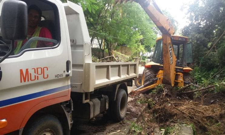 Obras Públicas dice trabaja en la remoción de escombros y lodos en Puerto Plata