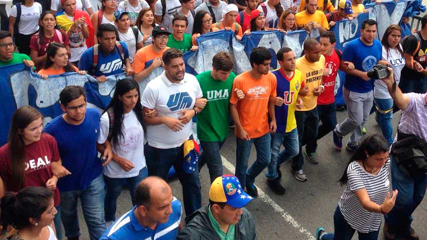 Estudiantes venezolanos marchan a la Nunciatura con exigencias para diálogo