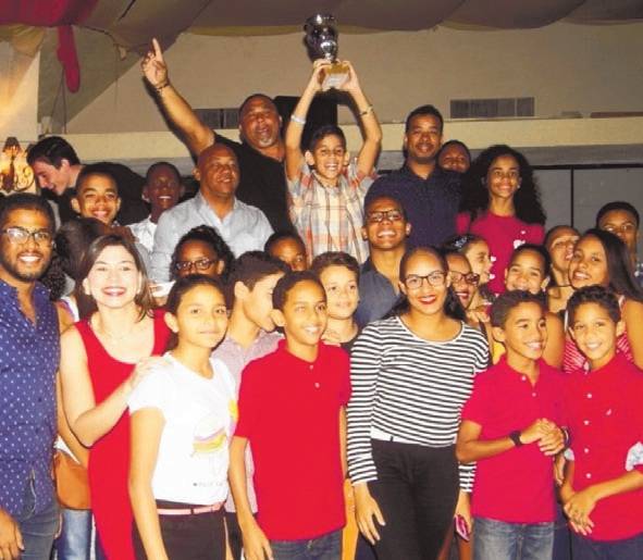 Marlins Arroyo Hondo campeones del XXXIV Invitacional de Natación