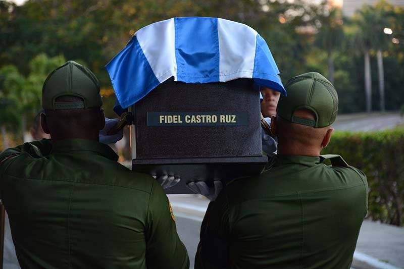 Cenizas de Fidel Castro salen en caravana a este de Cuba