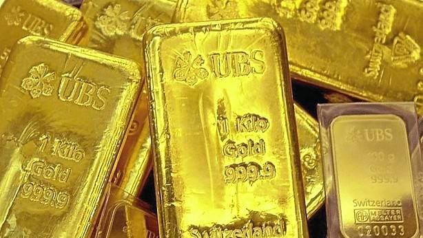 Roban cubo con 1,6 millones dólares en oro