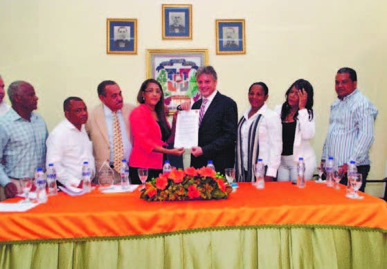 Bayaguana avanza prestación de servicios municipales de mano BM