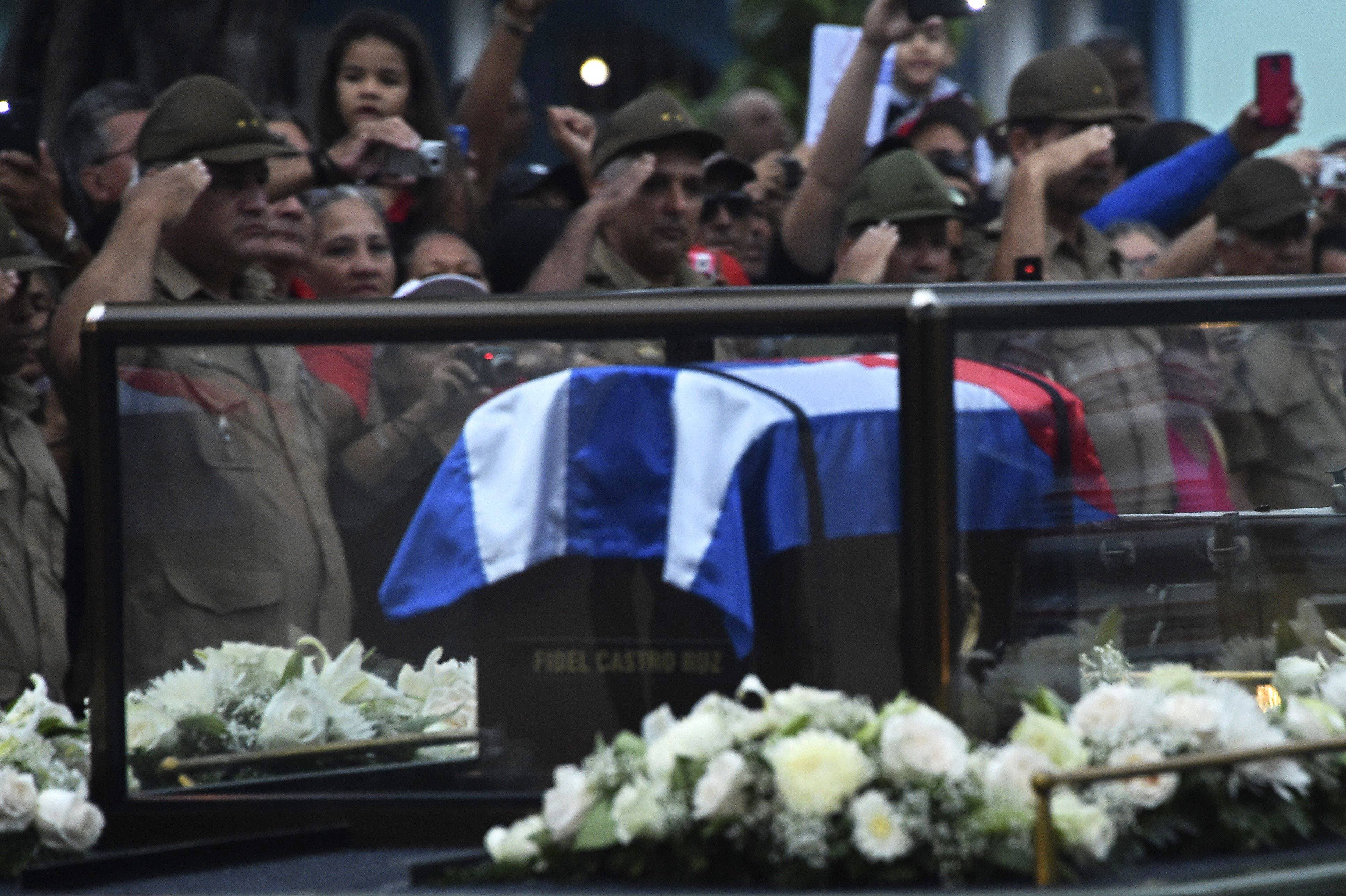 Las cenizas de Fidel Castro parten de Bayamo hacia Santiago, su parada final