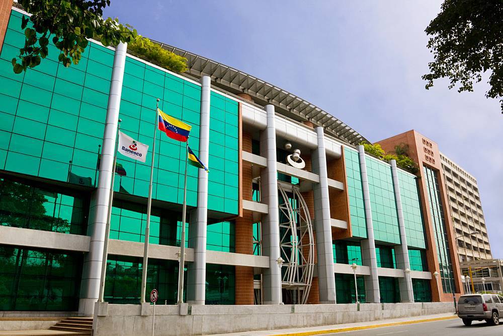 Venezuela: Ordenan embargo por 7,5 millones de dólares contra Banesco