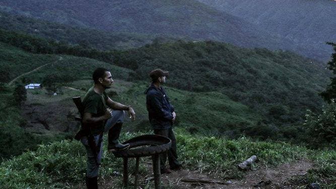 FARC anuncia separación de cinco de sus mandos