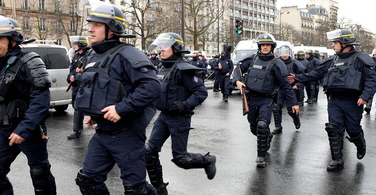 Francia moviliza para Nochevieja a 96.000 agentes y militares
