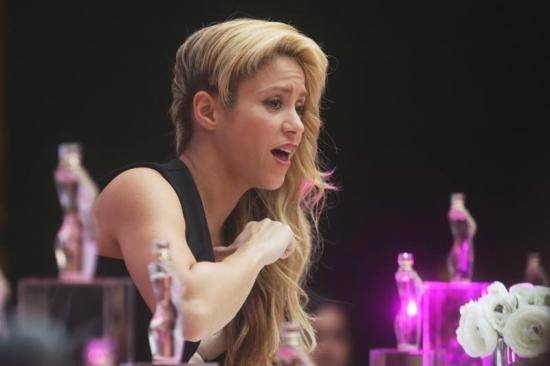 Shakira sorprende y encanta en la presentación de su perfume