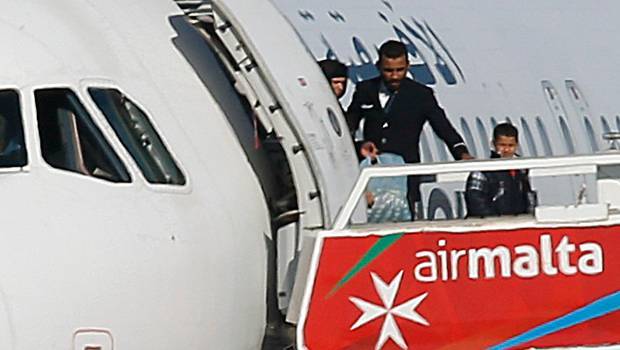 Mujeres y niños liberados del avión libio secuestrado