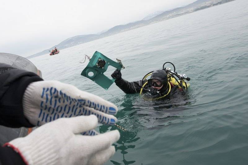 Aparece segunda caja negra de avión estrellado en Mar Negro