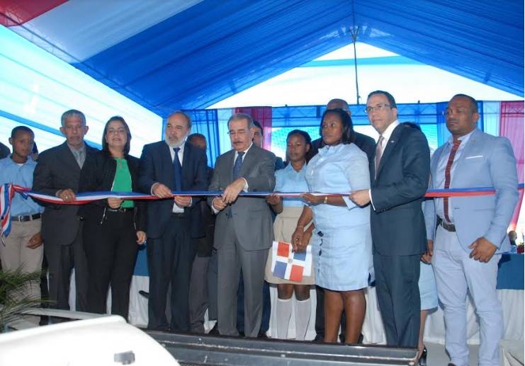 Presidente inaugura centro educativo en la comunidad de San Luis