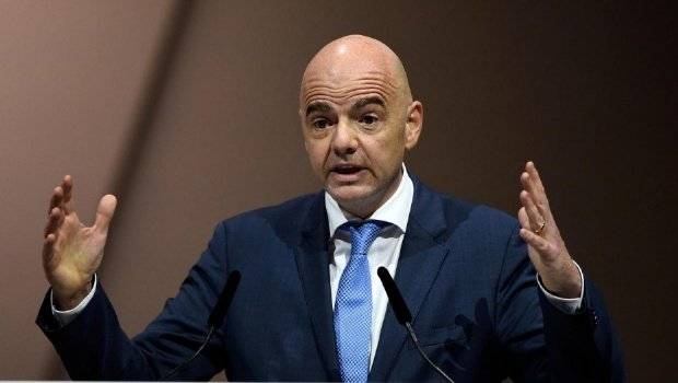FIFA insiste en que árbitros apliquen protocolo que prevé suspender partidos