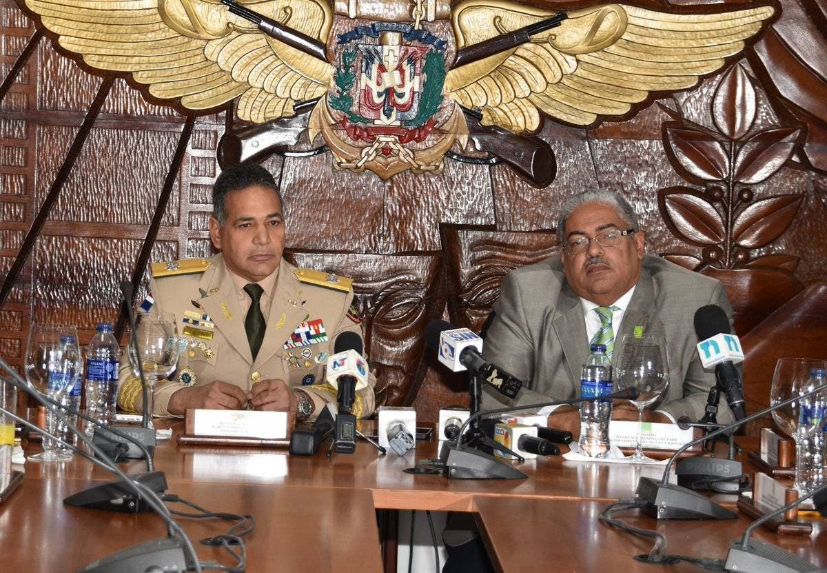 Ministerio de Defensa anuncia militares y sus dependientes pasarán al SENASA